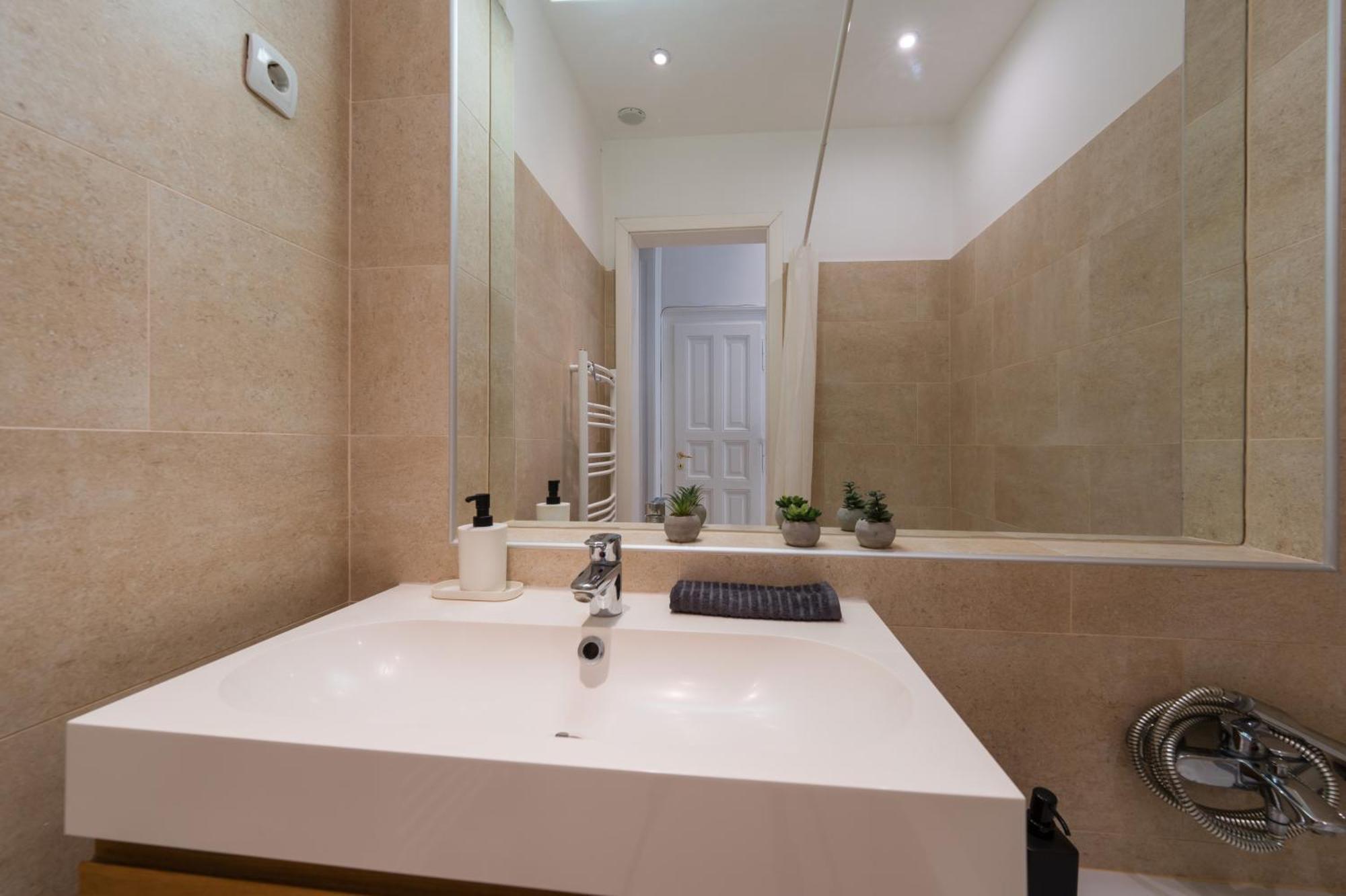 Spacious Apartment By Opera بودابست المظهر الخارجي الصورة